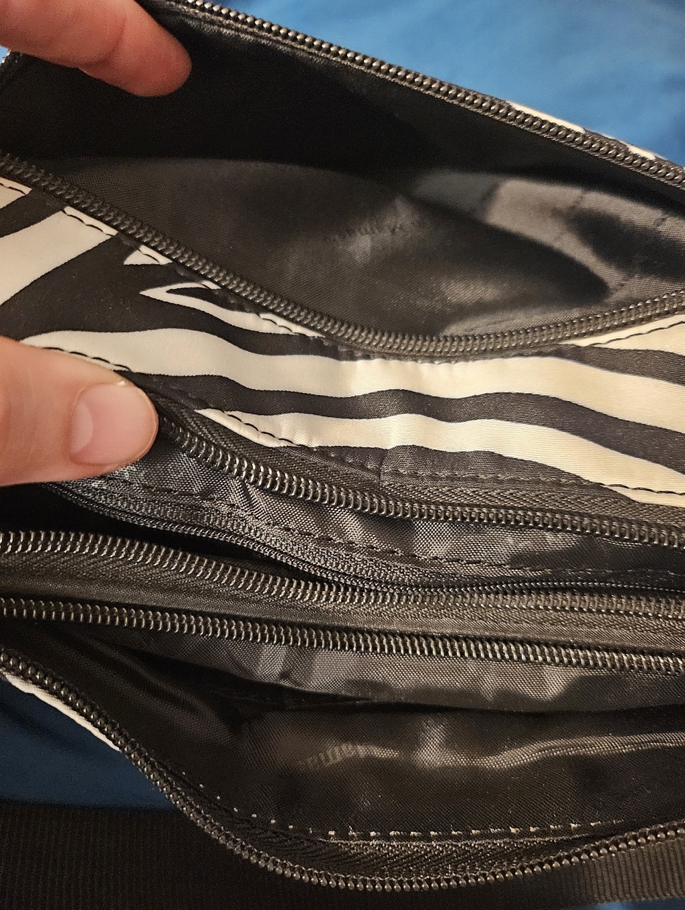 New Gun Tote'n Mamas Zebra Concealed Carry Microfiber Hobo Purse Holster - Picture 8 of 13
